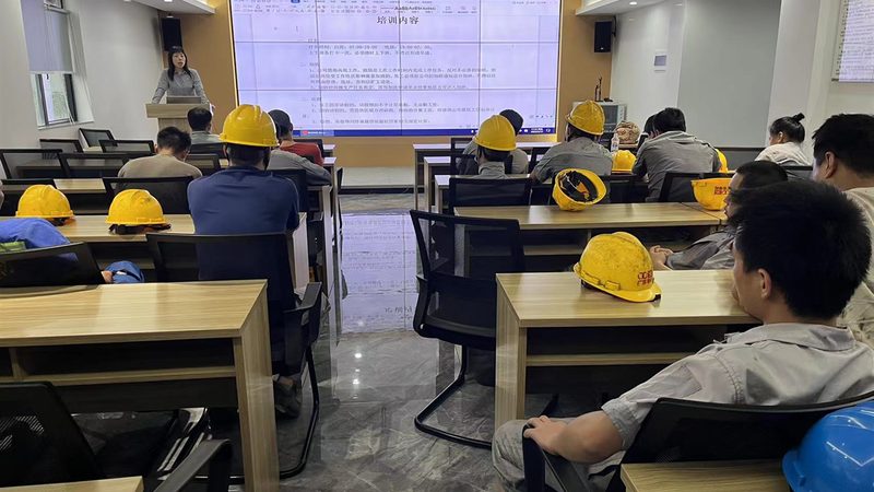 小标题：定制开发报价的影响因素